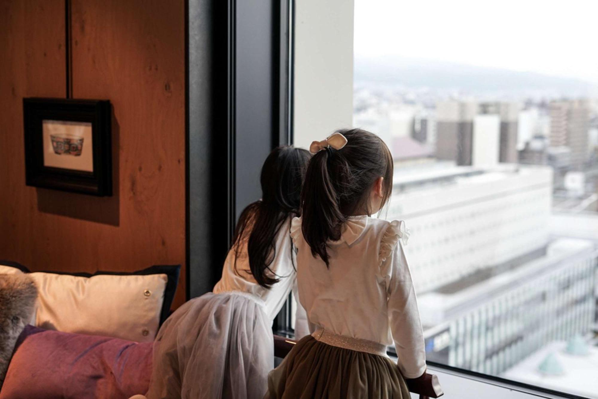 Hyatt Centric Καναζάουα Εξωτερικό φωτογραφία Two girls in hanbok