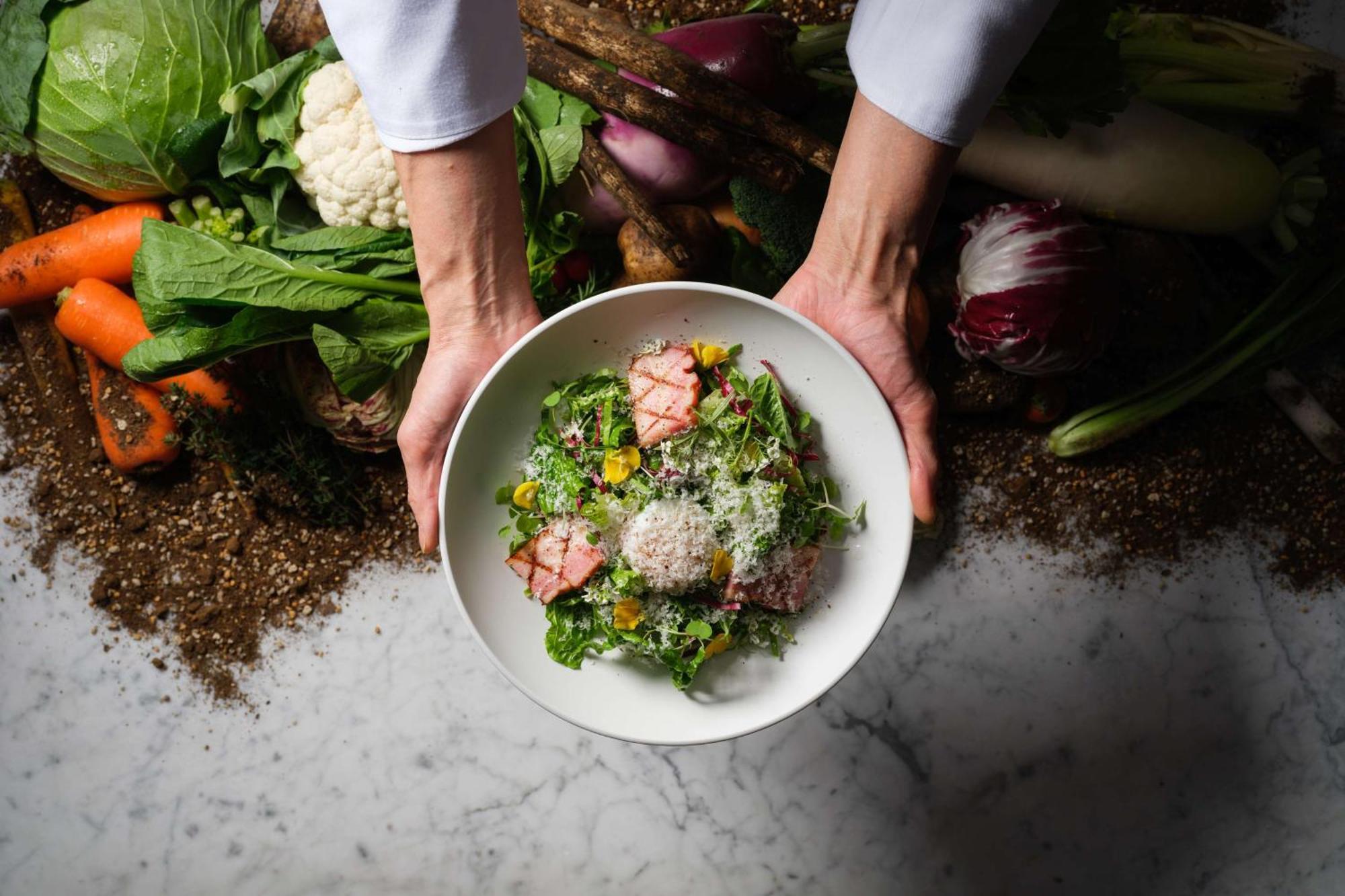 Hyatt Centric Καναζάουα Εξωτερικό φωτογραφία A salad prepared by a chef